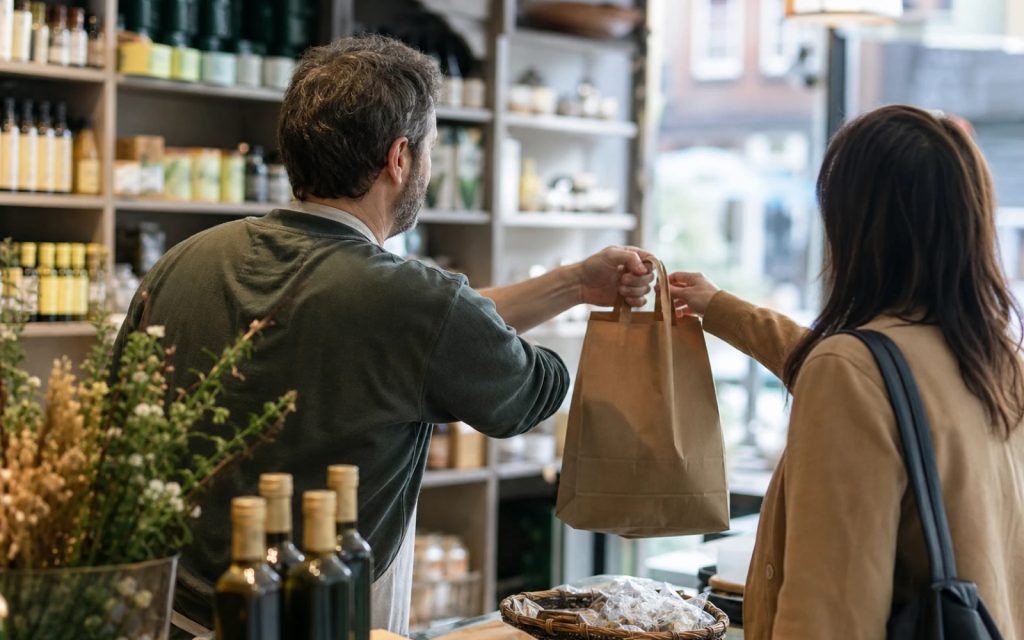 Referral Marketing for Small Businesses: Turning Happy Customers into a Sales Channel